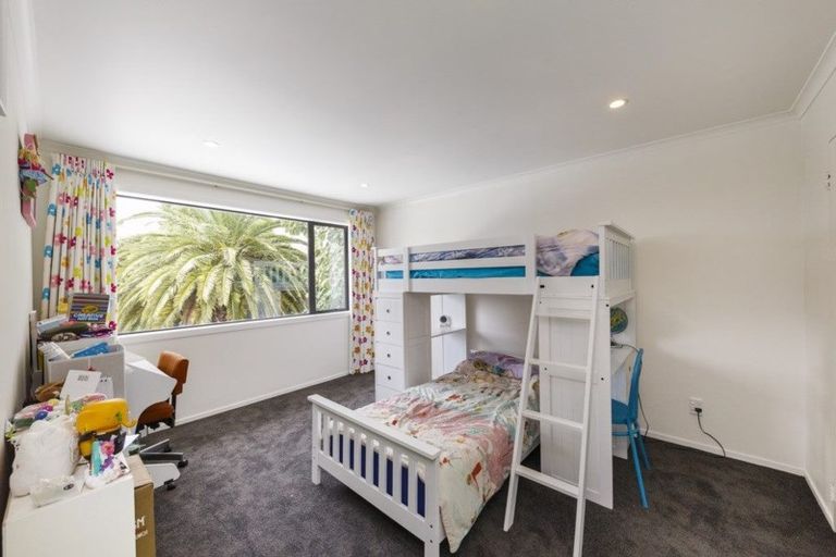 Photo of property in 2 Huata Place, West End, Palmerston North, 4412