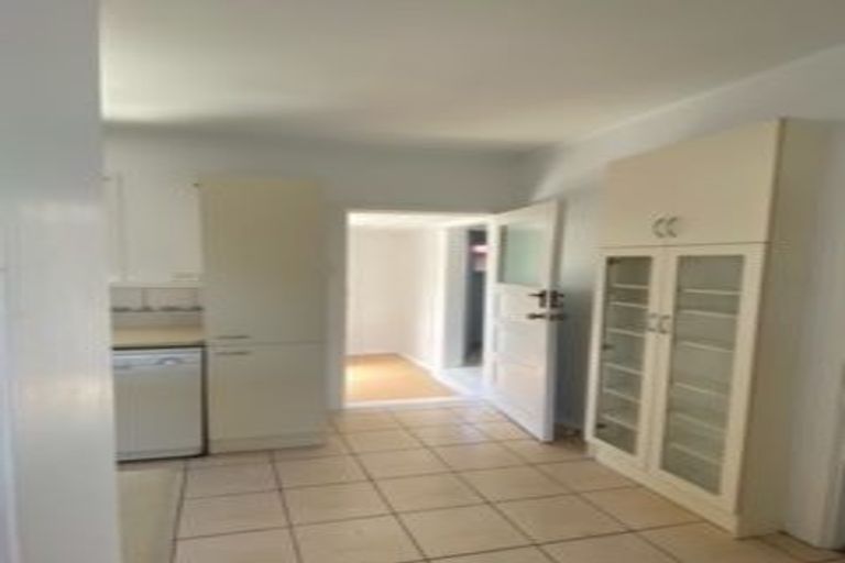 Photo of property in 185 Te Atatu Road, Te Atatu South, Auckland, 0610