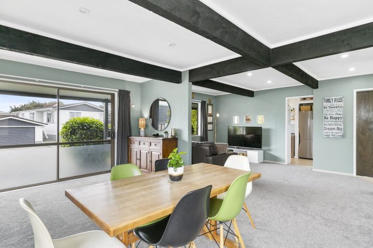 Photo of property in 16 Abilene Crescent, Churton Park, Wellington, 6037