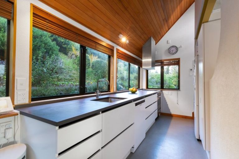 Photo of property in 18 Mckerrow Place, Sunshine Bay, Queenstown, 9300