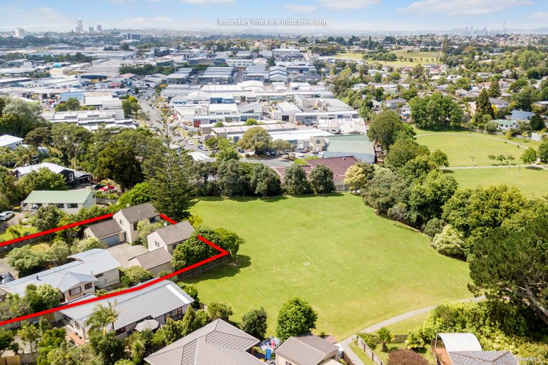 Photo of property in 1/24 Merton Avenue, Glenfield, Auckland, 0627