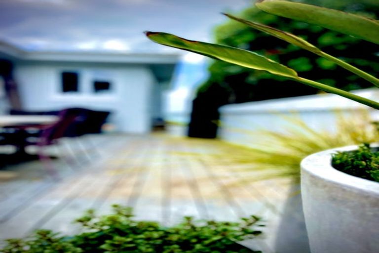 Photo of property in 21 Tindalls Bay Road, Tindalls Beach, Whangaparaoa, 0930