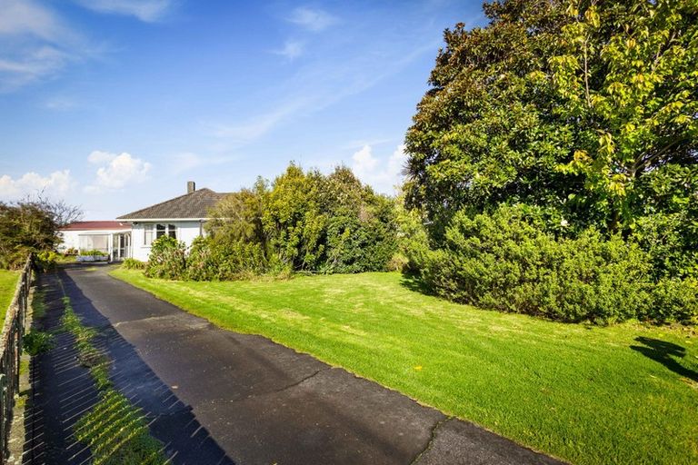 Photo of property in 11 Shamrock Lane, Te Atatu Peninsula, Auckland, 0610