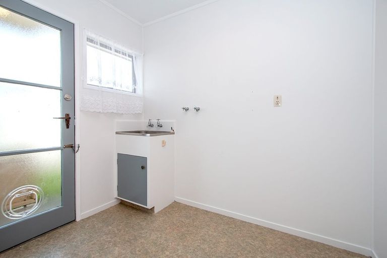 Photo of property in 17 Ti Nana Crescent, Henderson, Auckland, 0610