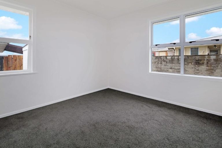 Photo of property in 5 Minifie Avenue, Melville, Hamilton, 3206