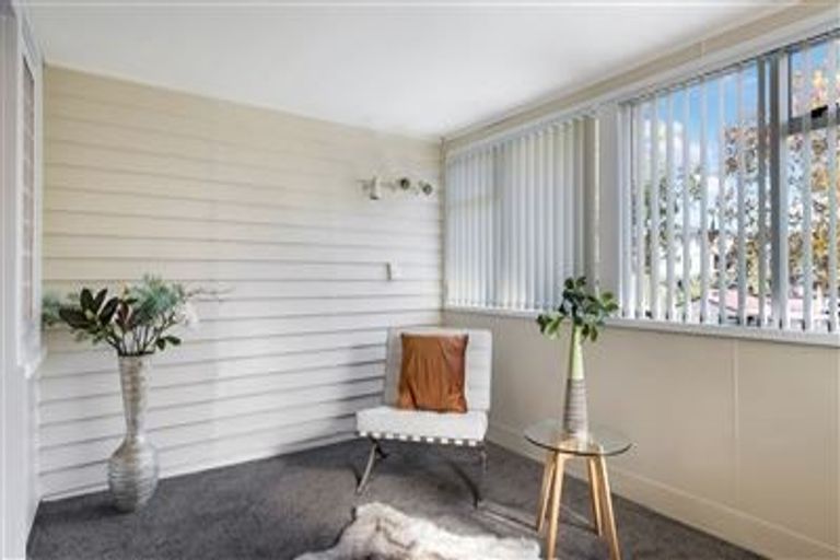 Photo of property in 64 Seabrook Avenue, New Lynn, Auckland, 0600