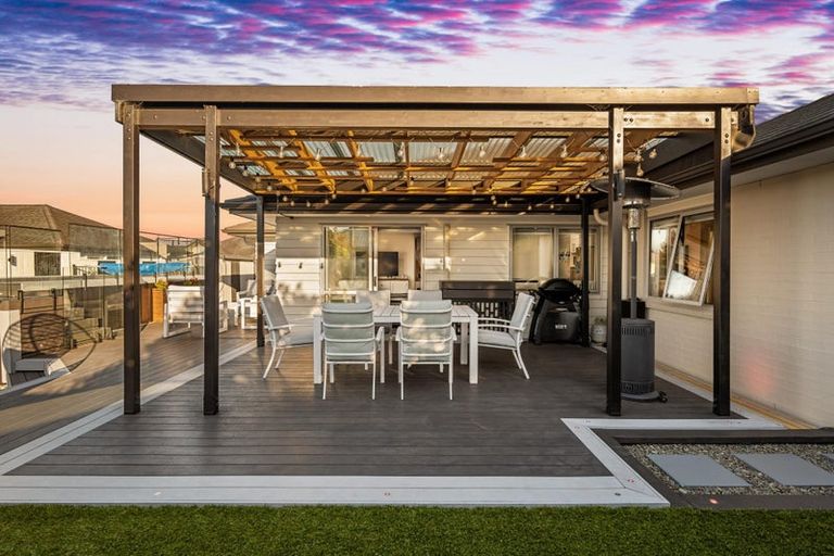 Photo of property in 16 Aporo Drive, Kumeu, 0810