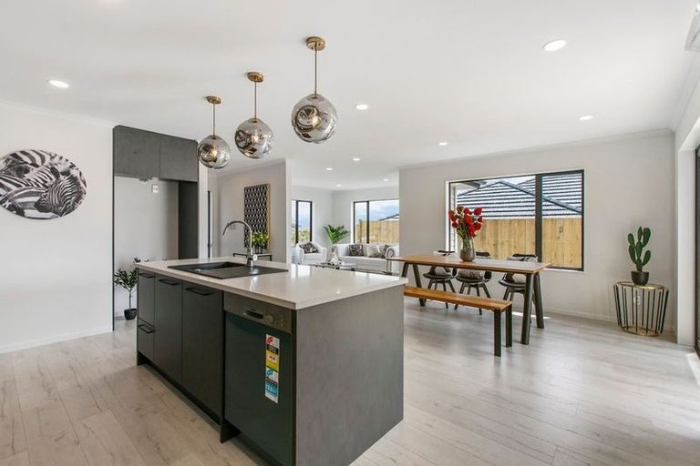 Photo of property in 30 Melgran Avenue, Papakura, 2110