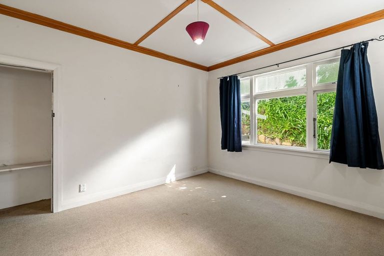 Photo of property in 9 Hungerford Road, Lyall Bay, Wellington, 6022