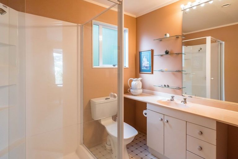 Photo of property in 5 Erskine Close, Island Bay, Wellington, 6023