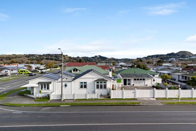 Photo of property in 6 Avondale Road, Taradale, Napier, 4112