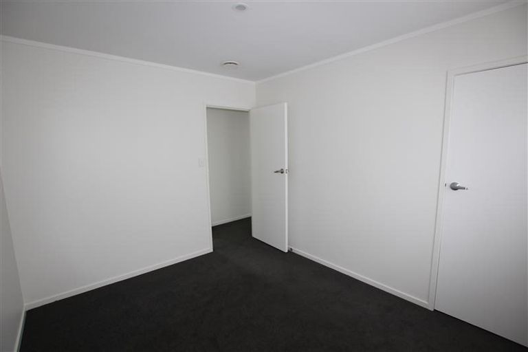 Photo of property in 13 Serwayne Place, Sunnyvale, Auckland, 0612