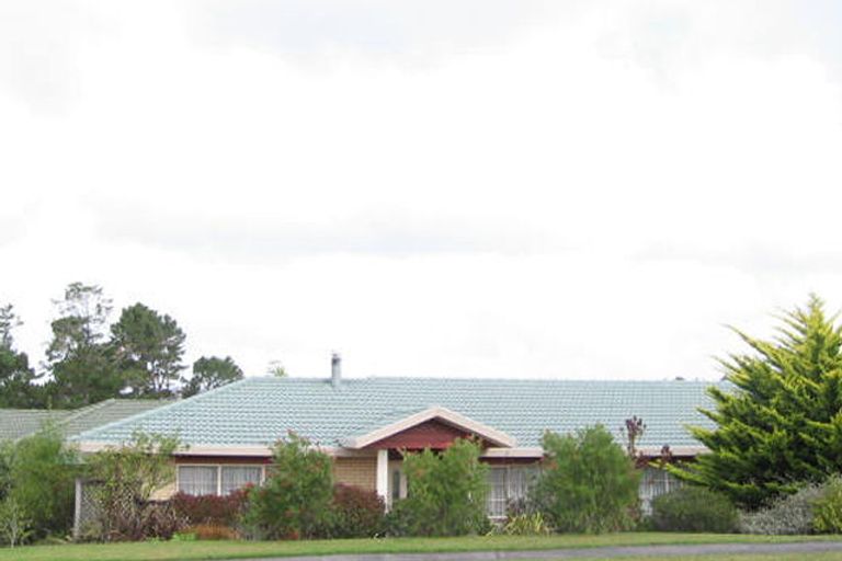 Photo of property in 2 San Bernadino Drive, Henderson, Auckland, 0612