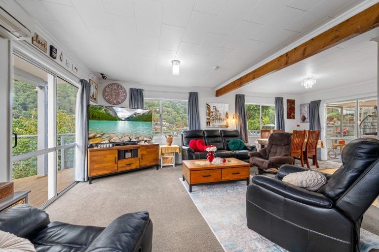 Photo of property in 45 Dorset Street, Picton, 7220