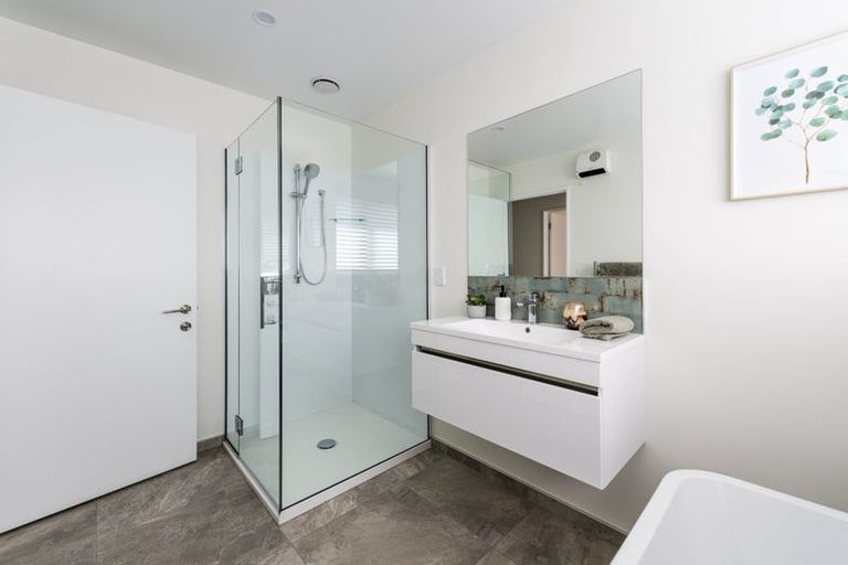 Photo of property in 14 Cochrane Close, Wanaka, 9305