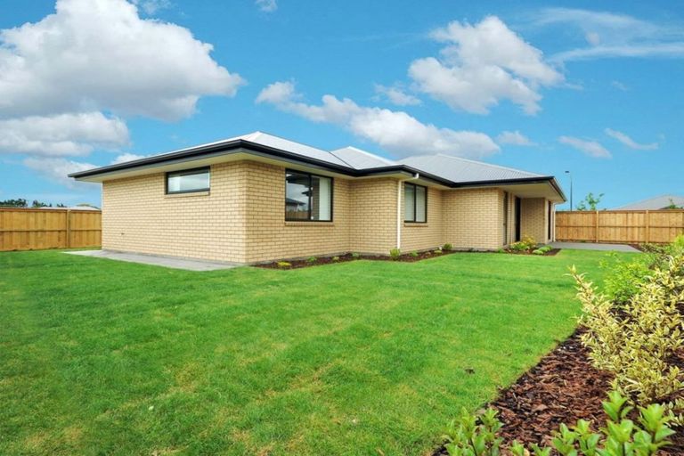 Photo of property in 2 Keeper Close, Woodend, 7610