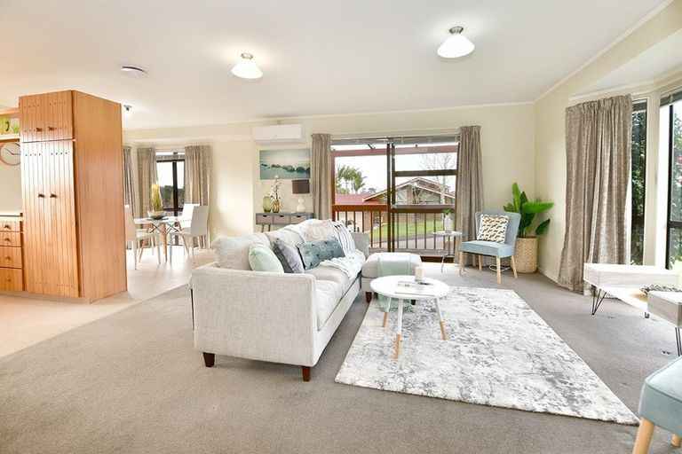 Photo of property in 16 Petrel Place, Massey, Auckland, 0614