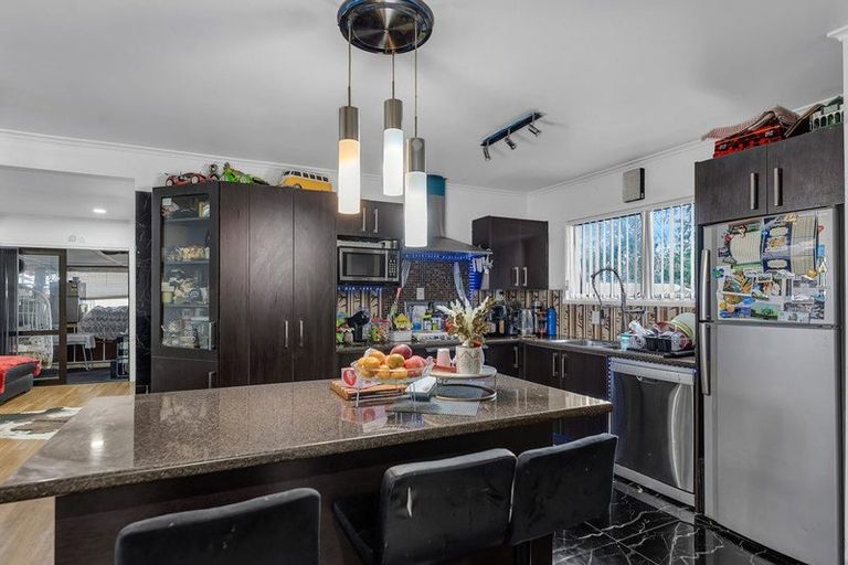 Photo of property in 31 Redwood Drive, Massey, Auckland, 0614