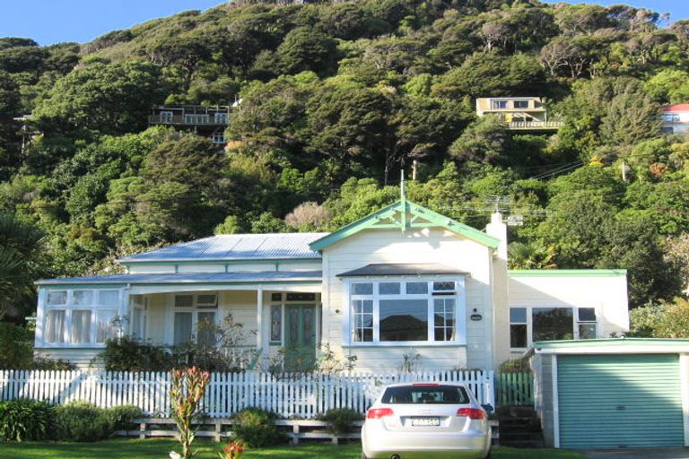 Photo of property in 6 Mahoe Street, Eastbourne, Lower Hutt, 5013