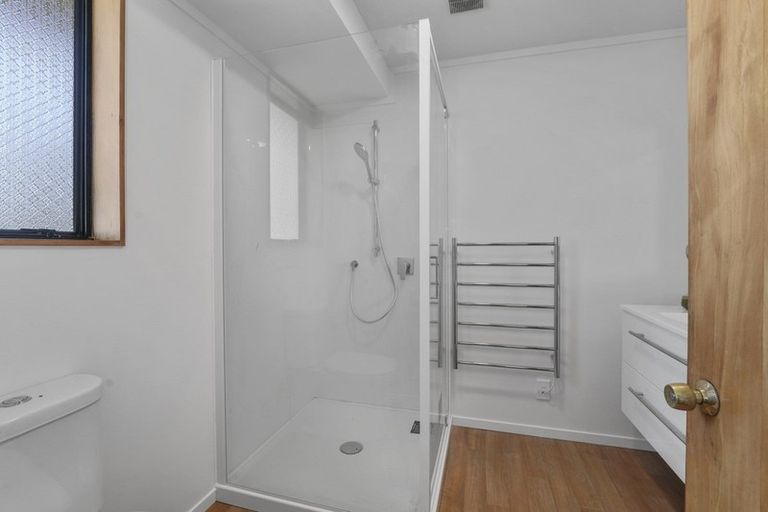 Photo of property in 5 Chilton Drive, Paraparaumu, 5032