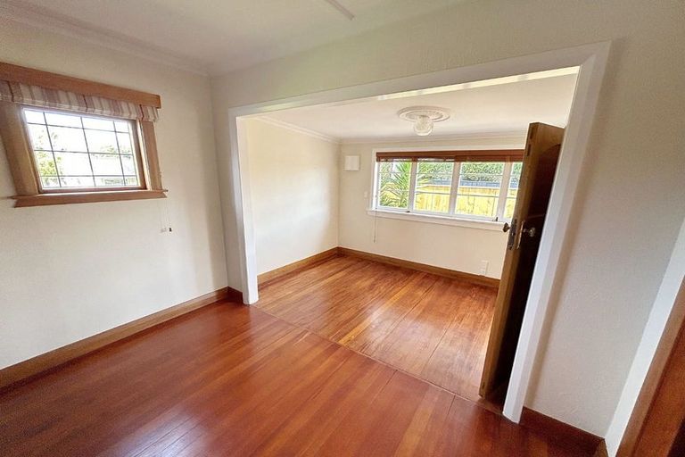 Photo of property in 32 Mcmaster Street, Greytown, 5712
