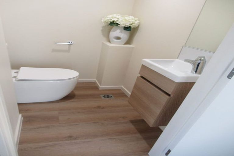 Photo of property in 2 Nikau Street, New Lynn, Auckland, 0600