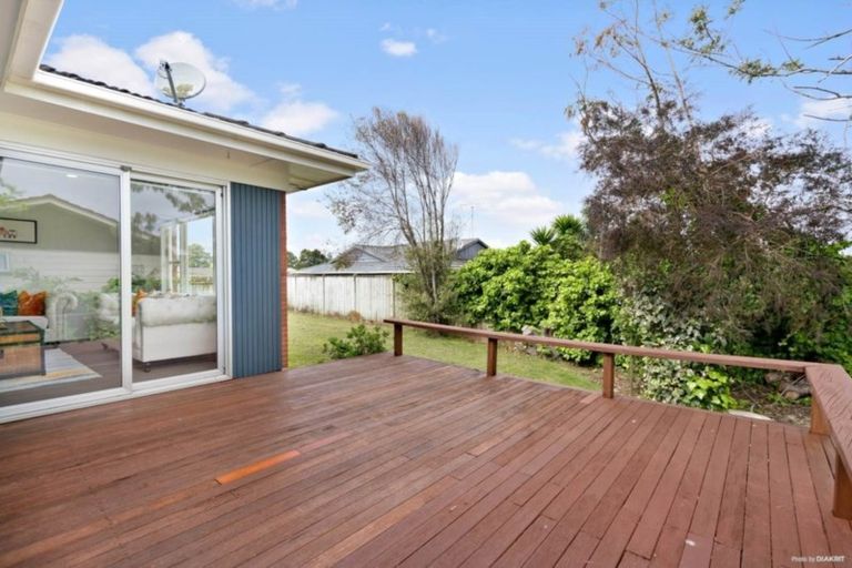 Photo of property in 36 Tupaki Place, Pakuranga Heights, Auckland, 2010