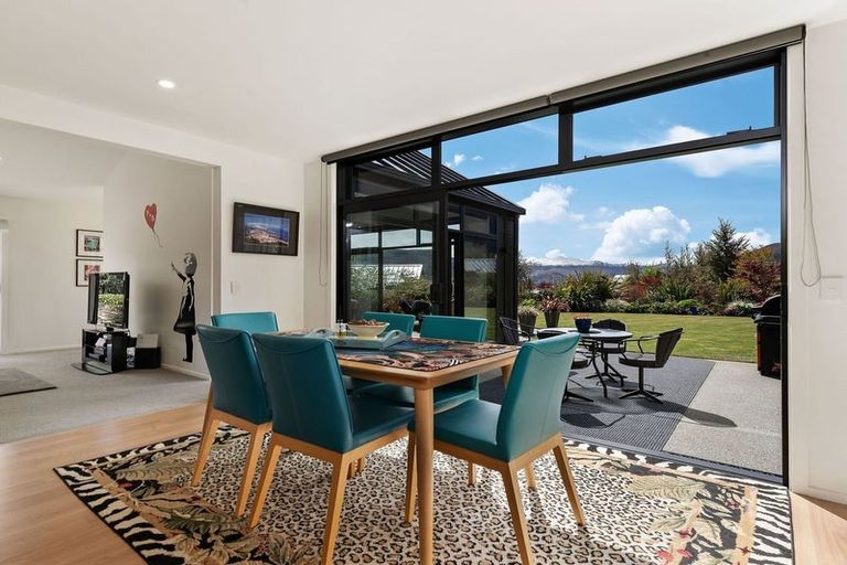 Photo of property in 2 Caithness Court, Jacks Point, Queenstown, 9371