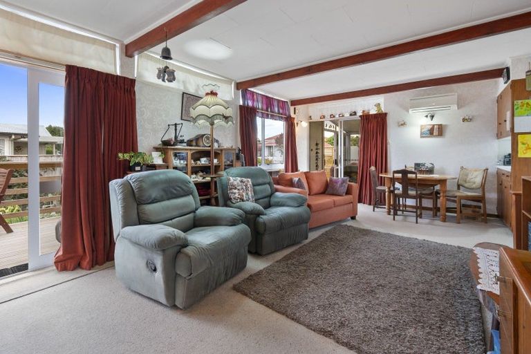 Photo of property in 10 Lambert Street, Marton, 4710