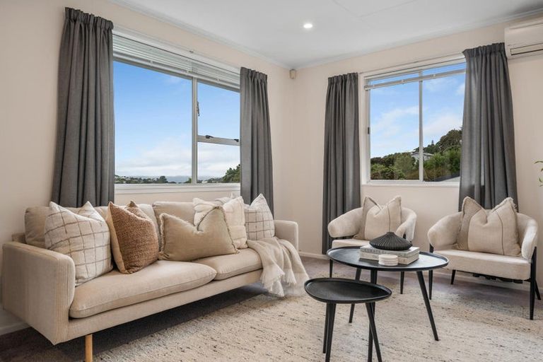 Photo of property in 2/14 Doris Gordon Crescent, Crofton Downs, Wellington, 6035