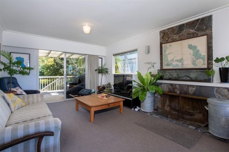 Photo of property in 32 Manly Esplanade, Browns Bay, Auckland, 0630
