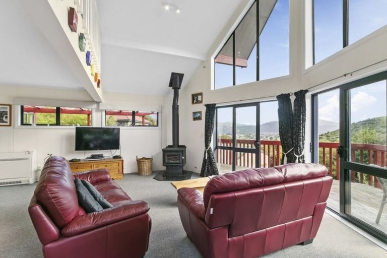 Photo of property in 2b Swainson Street, Naenae, Lower Hutt, 5011