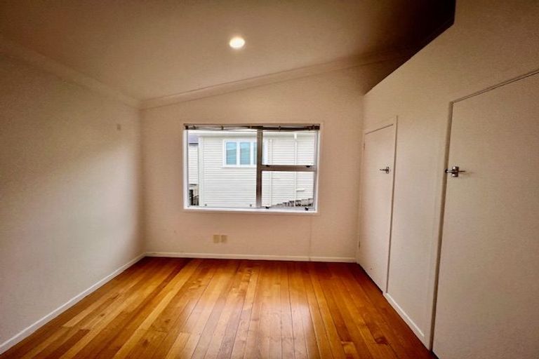 Photo of property in 24 Vipond Road, Stanmore Bay, Whangaparaoa, 0932