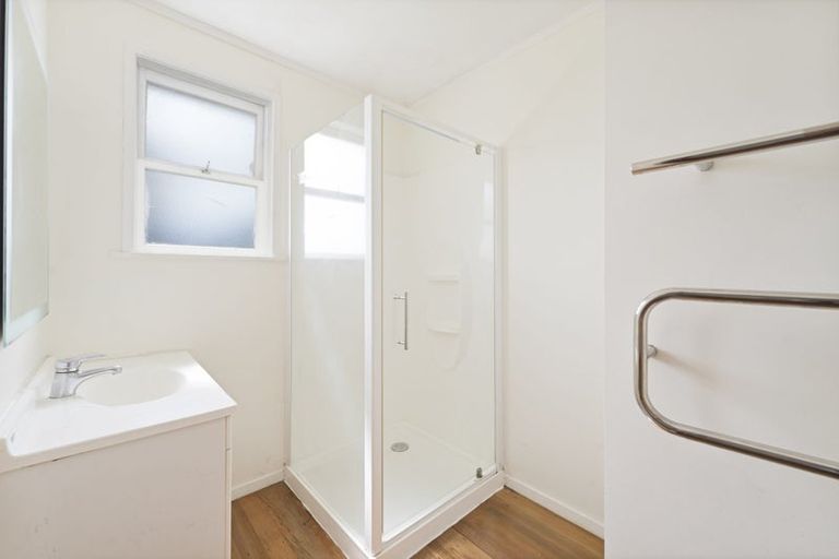 Photo of property in 41 St Leonards Road, Kelston, Auckland, 0602