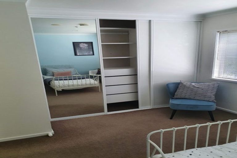 Photo of property in Harbour View Terraces, 2/170 Mokoia Road, Chatswood, Auckland, 0626