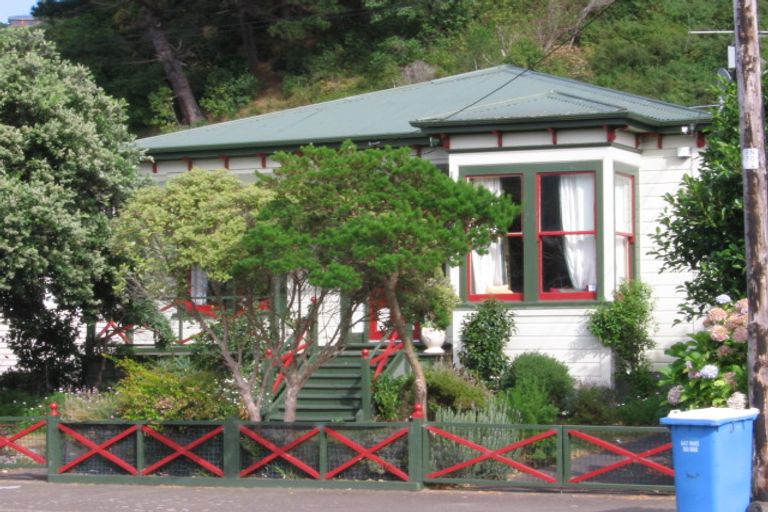 Photo of property in 38 Derwent Street, Island Bay, Wellington, 6023