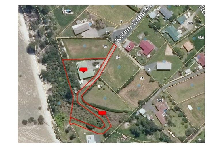 Photo of property in 16 Kotare Crescent, Pahi, Paparoa, 0571