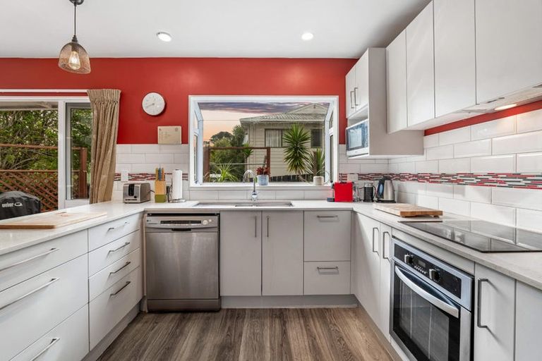 Photo of property in 2/26 Beaudine Avenue, Glenfield, Auckland, 0629