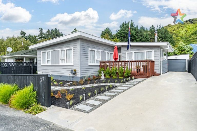 Photo of property in 33 Mcgowan Road, Wainuiomata, Lower Hutt, 5014