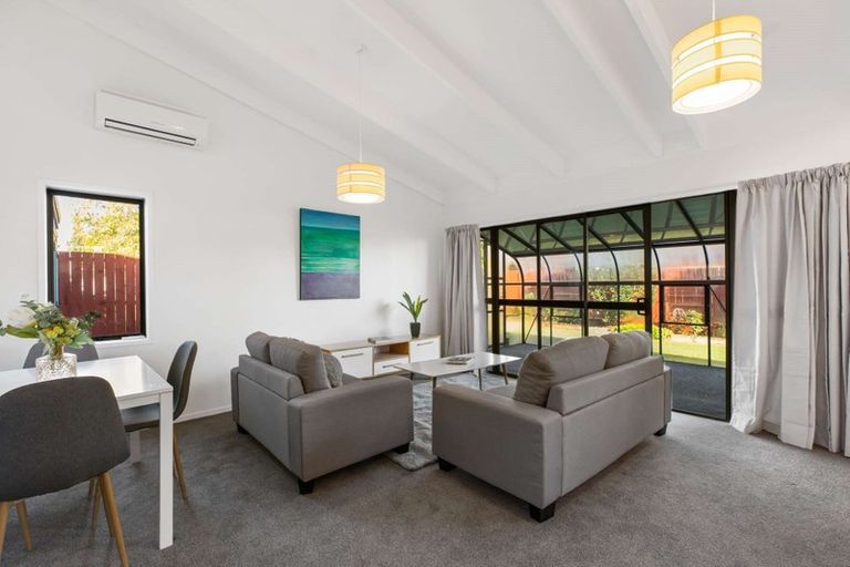 Photo of property in 1/35 Swanson Road, Henderson, Auckland, 0610