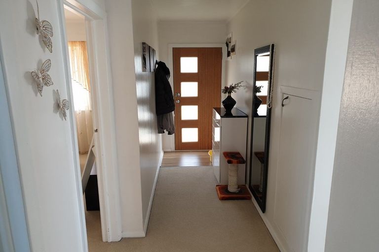 Photo of property in 2/182 Chivalry Road, Glenfield, Auckland, 0629