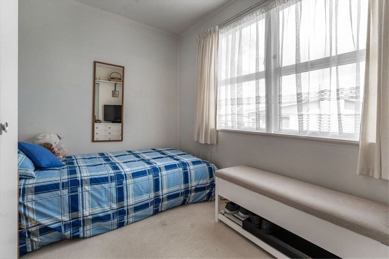 Photo of property in 6 September Place, Forrest Hill, Auckland, 0620