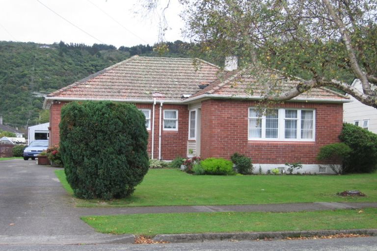 Photo of property in 17 Milne Crescent, Taita, Lower Hutt, 5011
