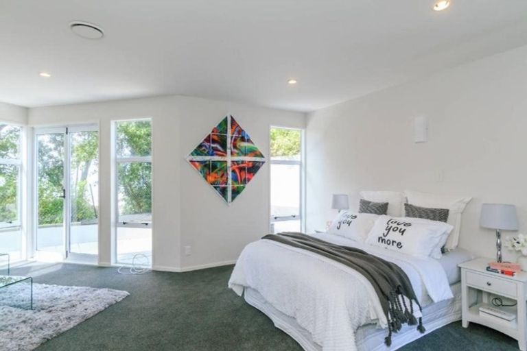 Photo of property in 18 London Road, Korokoro, Lower Hutt, 5012