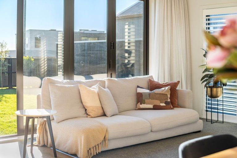 Photo of property in 12 Kaiaho Close, Aotea, Porirua, 5024