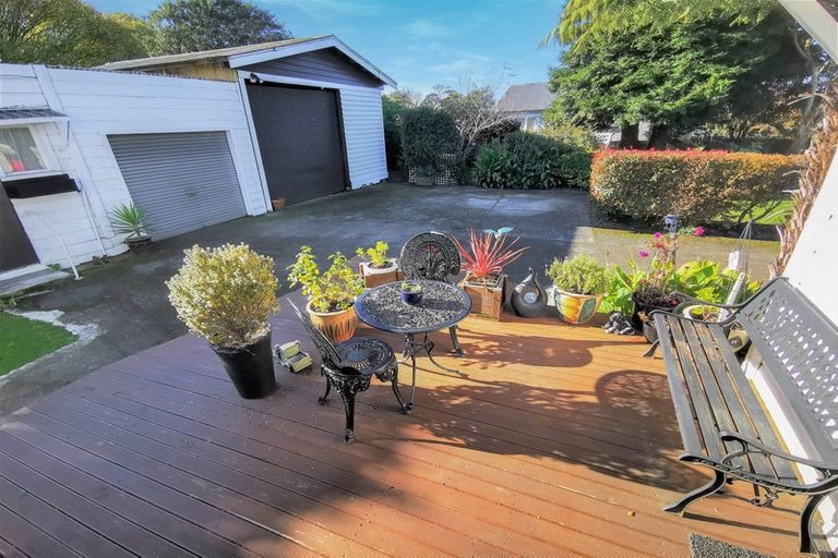 Photo of property in 1 Allardice Street, Dannevirke, 4930
