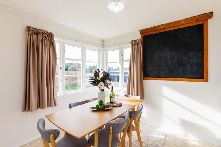 Photo of property in 28 Vernon Avenue, Takaro, Palmerston North, 4412