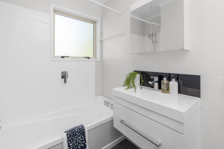 Photo of property in 14a Packham Place, Beach Haven, Auckland, 0626