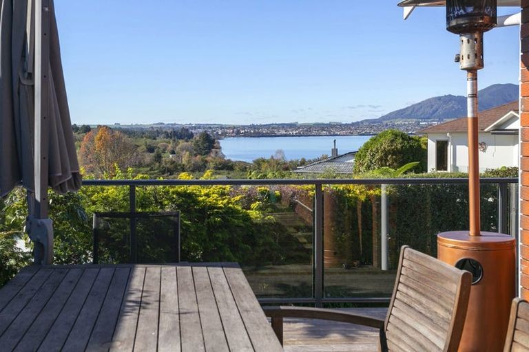 Photo of property in 2/13 Scenic Heights, Acacia Bay, Taupo, 3330