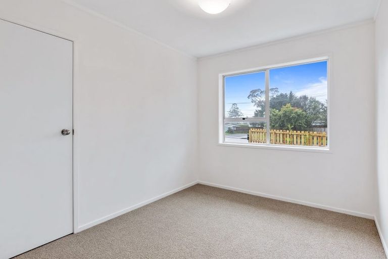 Photo of property in 2/94 Kaurilands Road, Titirangi, Auckland, 0602